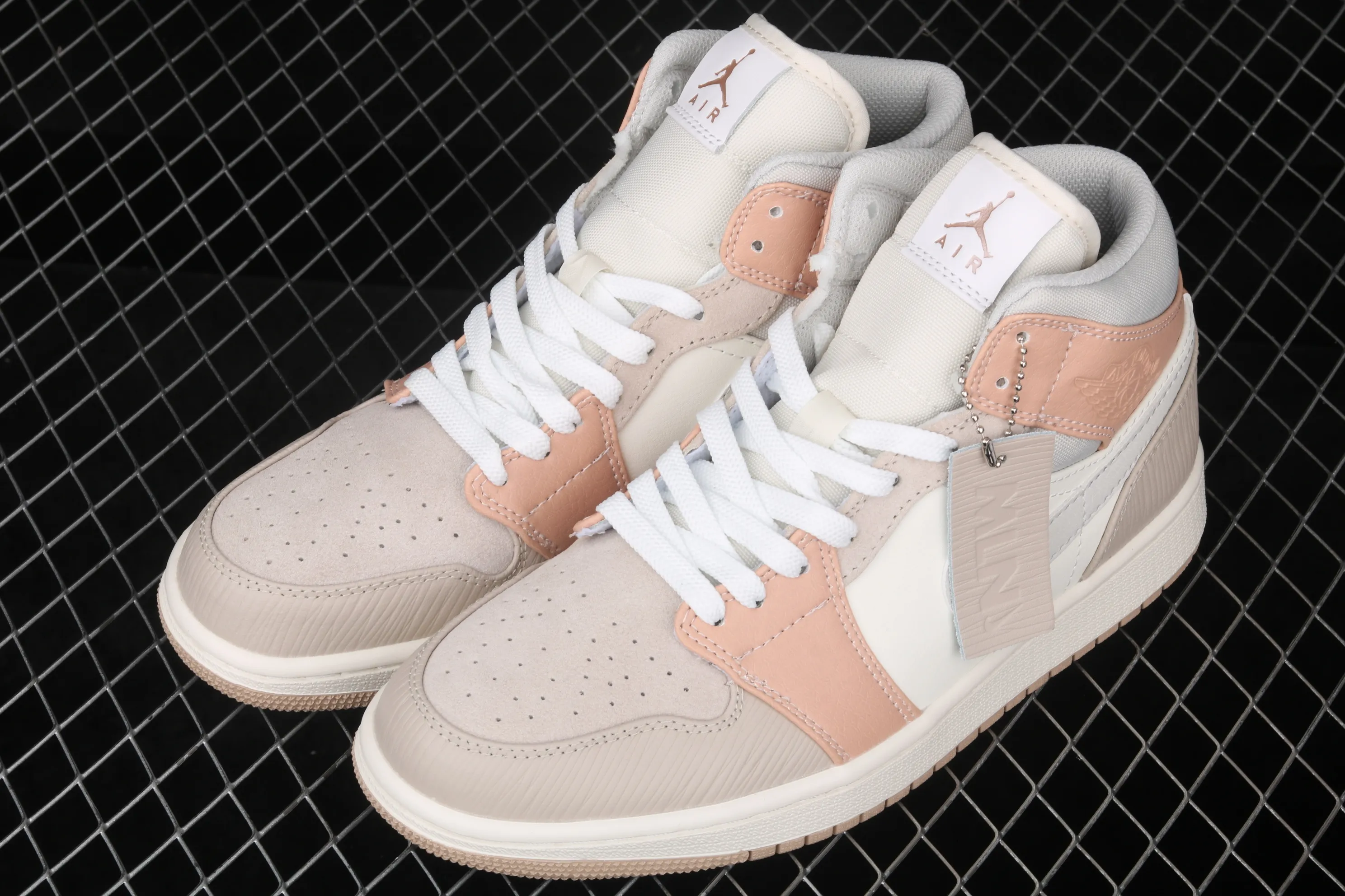 All categories Air Jordan Jordan series basketball shoes Air Jordan 1 Mid Air Jordan 1 Mid AJ1 Joe 1 Khaki Milan light gray beige stitching milky white mid-top CV3044-100